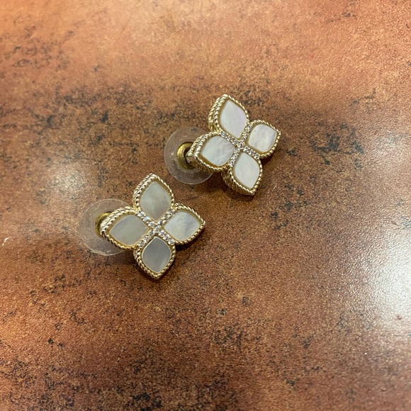 Mother of Pearl Princess Flower Earrings - Picture 2 of 4